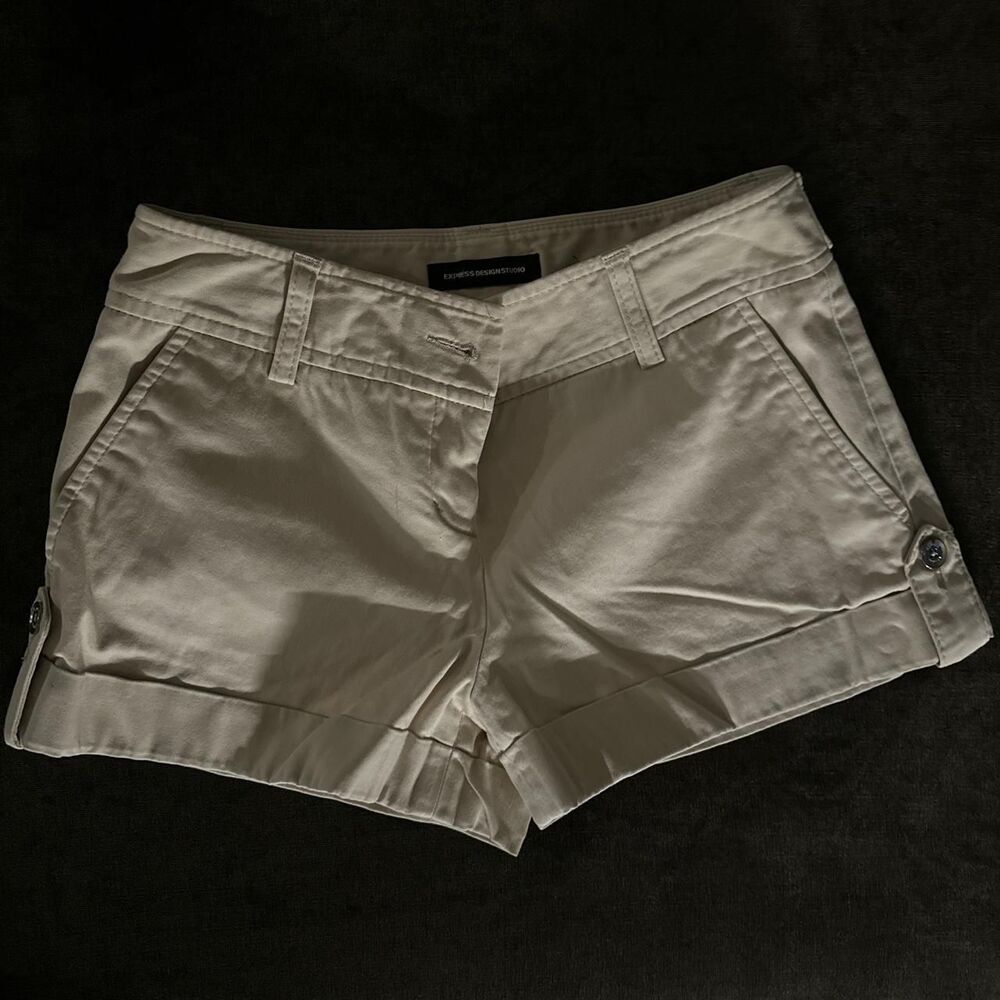 Express Women's Cream and Tan Shorts